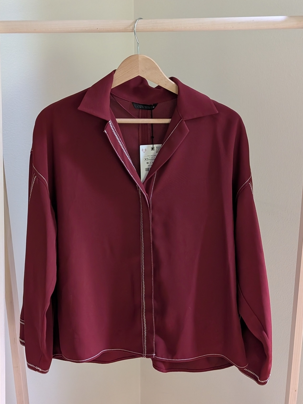 NWT Zara Contrast Topstitch Button-Front Collared Shirt In Burgundy - XS